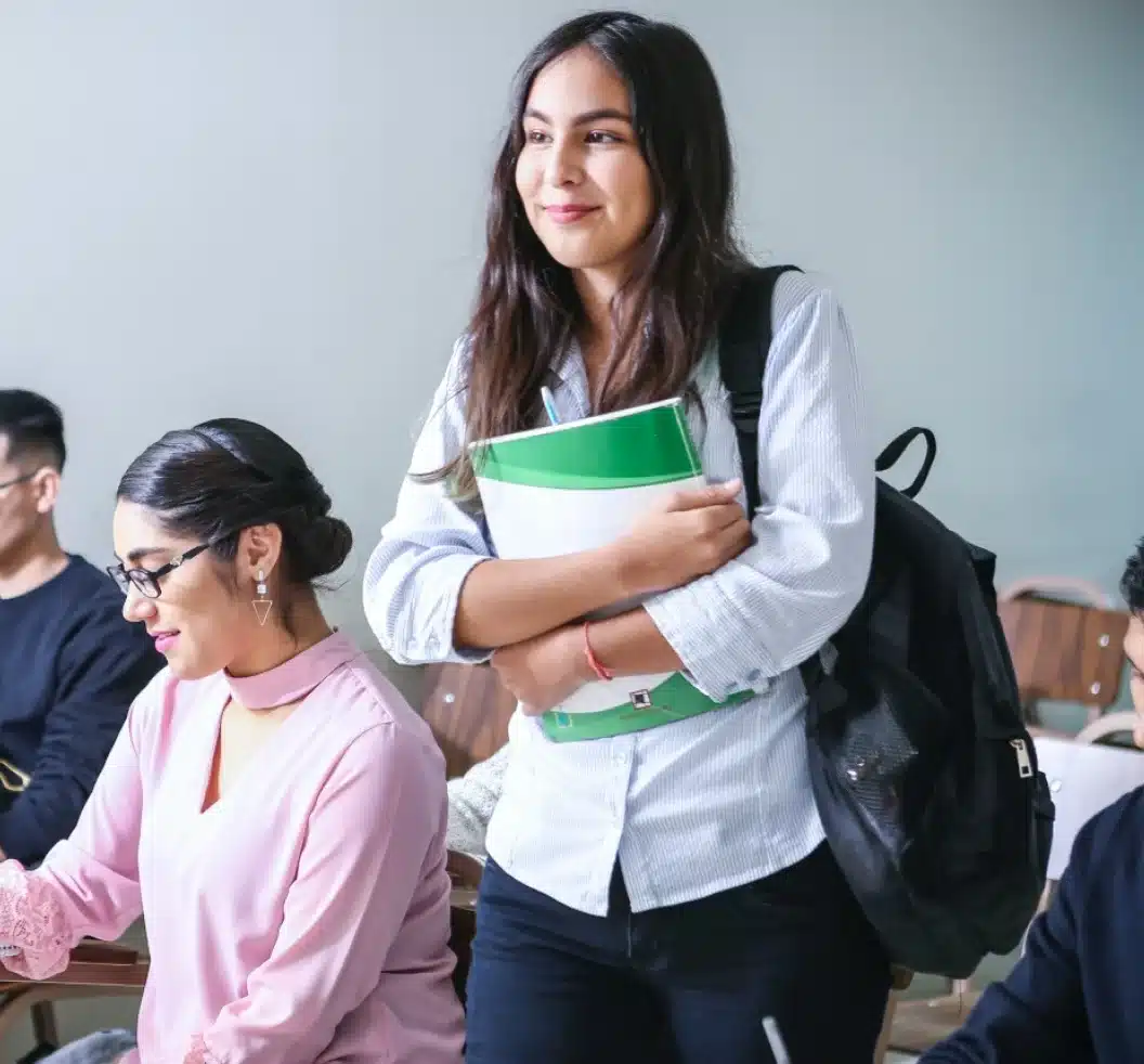 cursos de preparación examen portugués CAPLE con profesora y alumnas